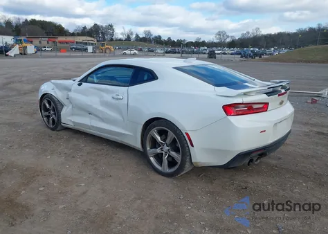 2017 Chevrolet Camaro 1Ss z USA, uszkodzony, nr VIN 1G1FE1R77H0102966